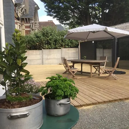 Couette-café La 4*